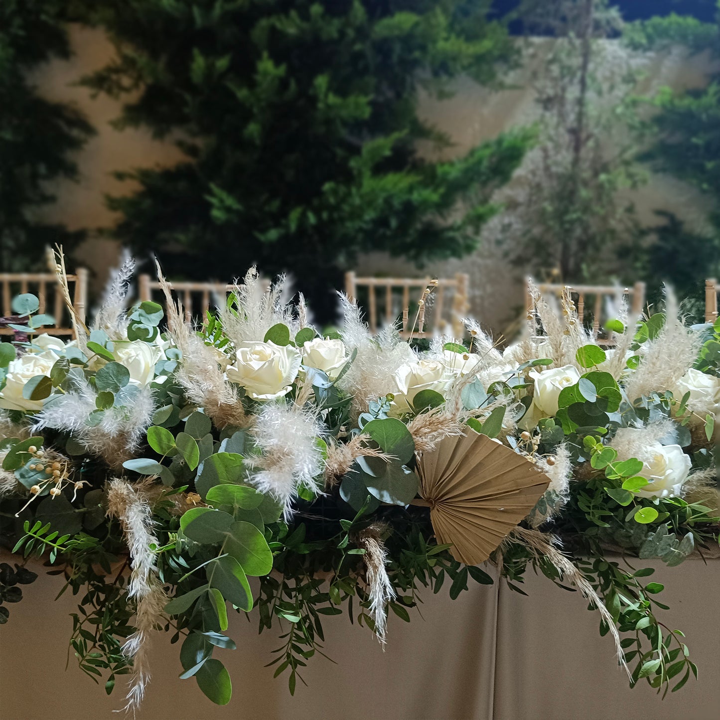 Γάμος boho με λευκά άνθη στον Άγιο Νικόλαο Λαγονησίου