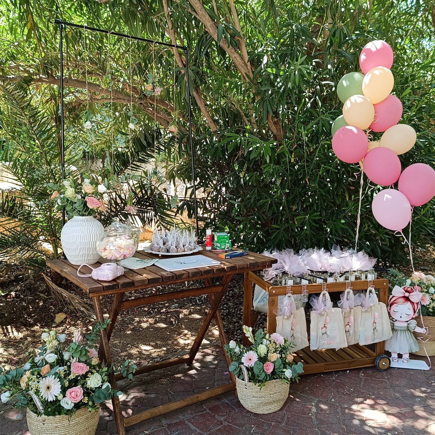 Στολισμός βάπτισης κοριτσάκι στην Ζωοδόχο Πηγής Άλιμο